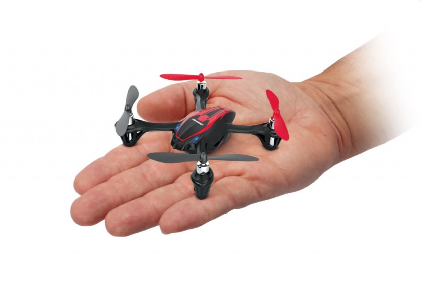 Micro Quadcopter in Hand